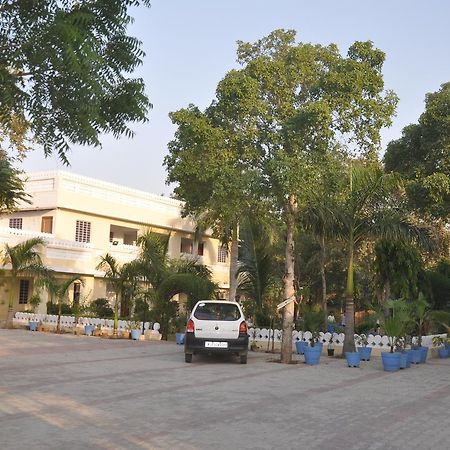 Hotel Eagle Nest Bharatpur Exterior photo