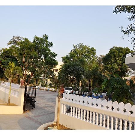 Hotel Eagle Nest Bharatpur Exterior photo